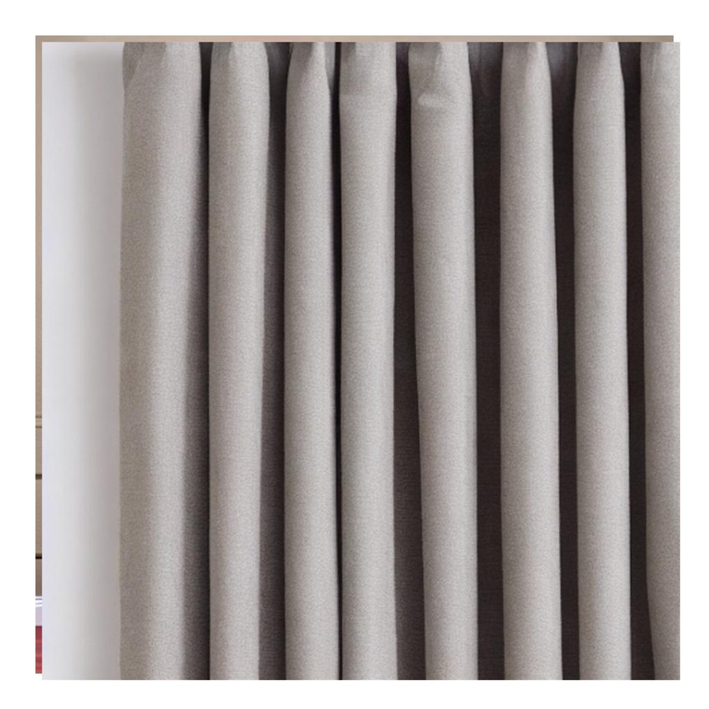 Pleats formation on the curtain
